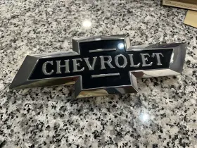 84419133 Gm Oem 2016-2018 Chevy Silverado 1500 Heritage Front Grille Emblem